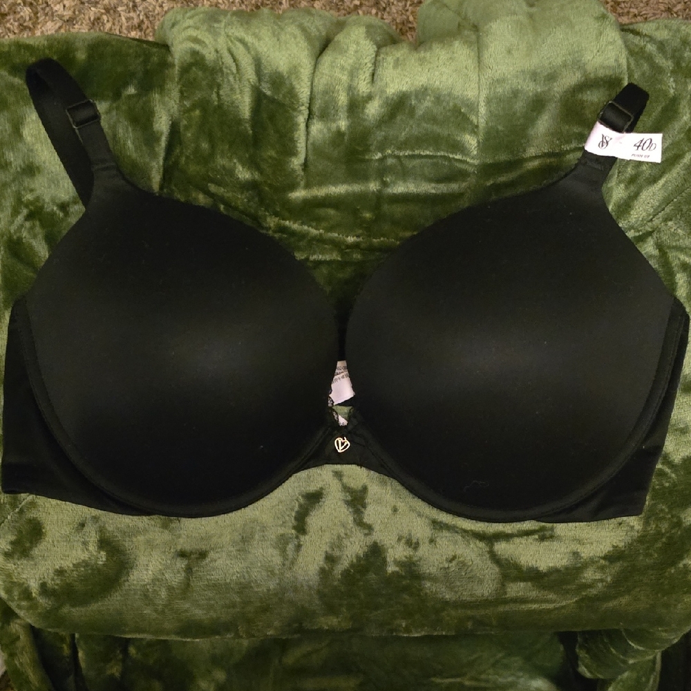 Victoria's Secret Black Molded T-Shirt Bra